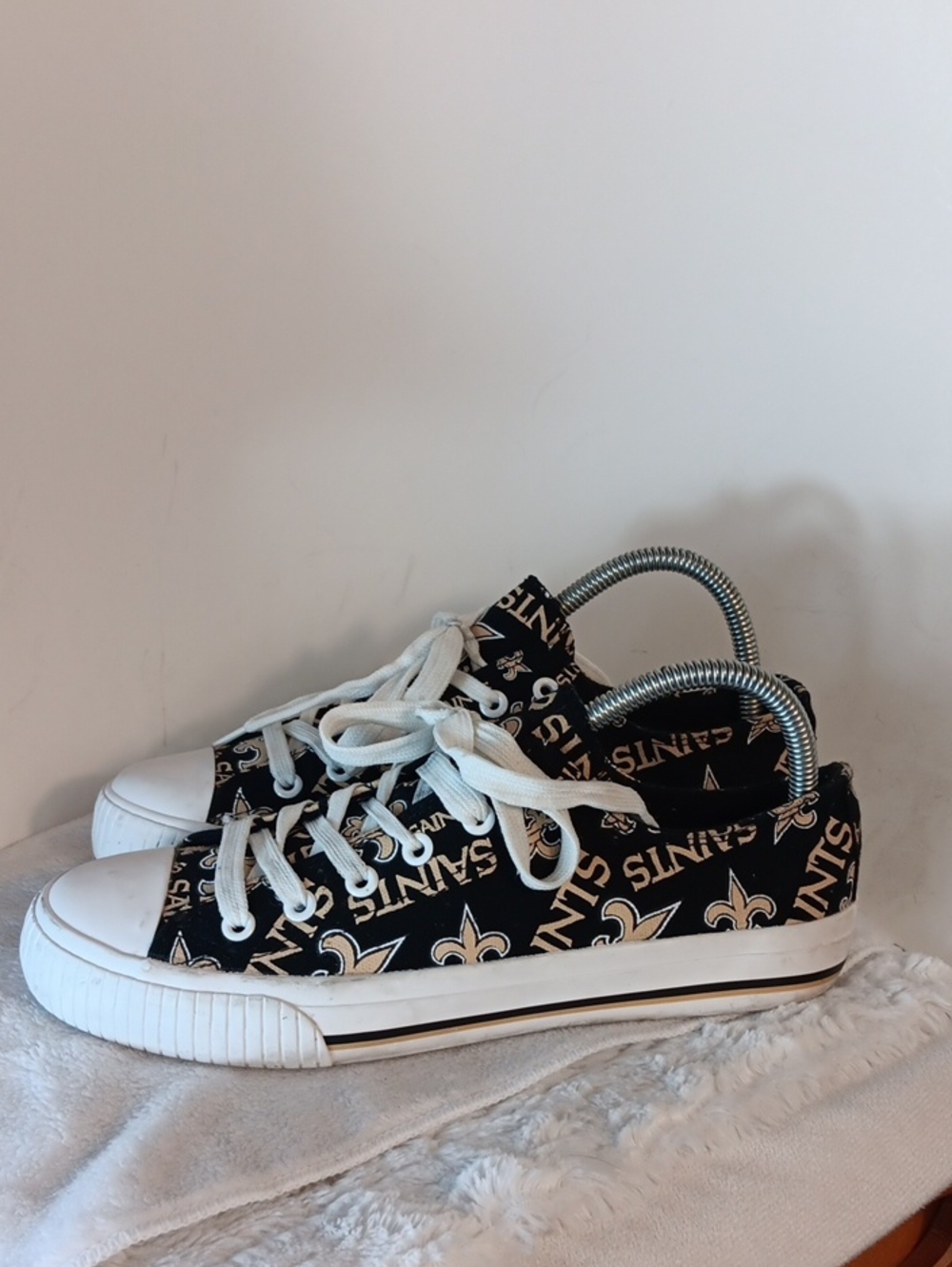 FOCO Women's Size 9 Black Canvas Team Logo Sneakers